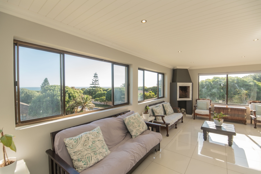 4 Bedroom Property for Sale in Clarendon Marine Eastern Cape